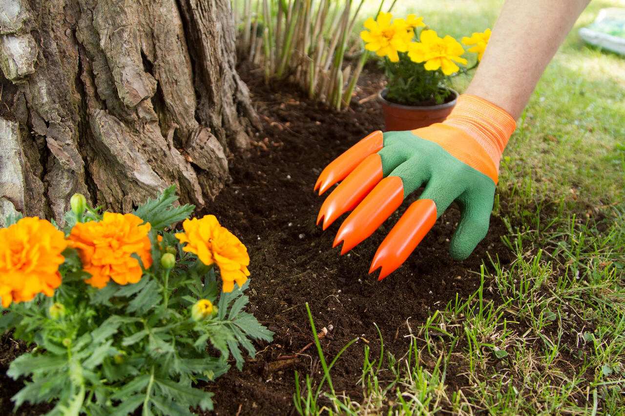 Guantes de jardinería a prueba de agua con garras para cavar, plantar y rastrillar